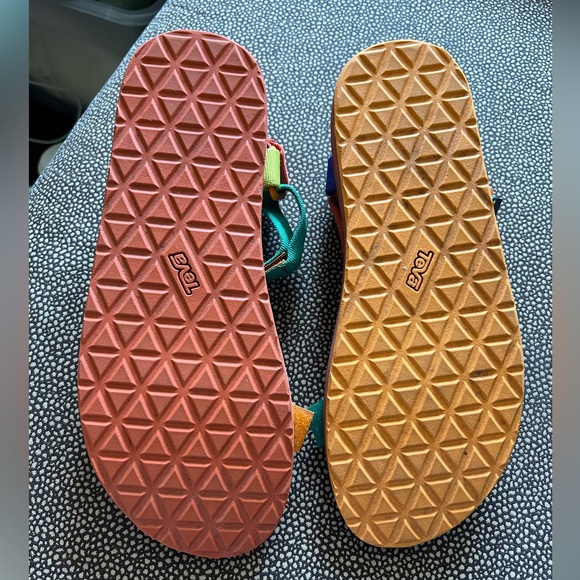Men’s Teva Sandals - size 11 - multicolored - worn a few times - Picture 5 of 6